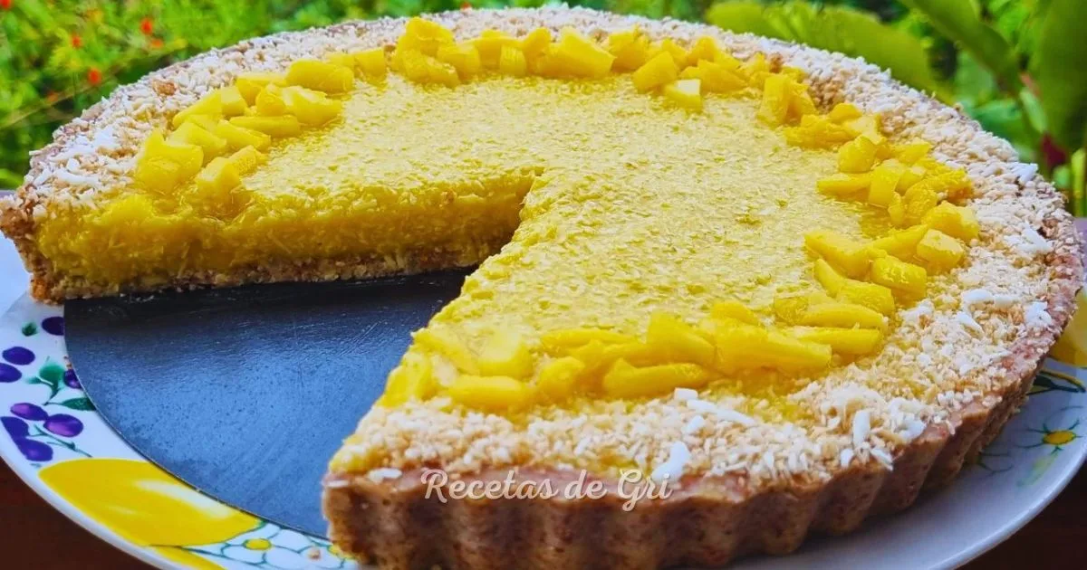 Tarta de mango y coco