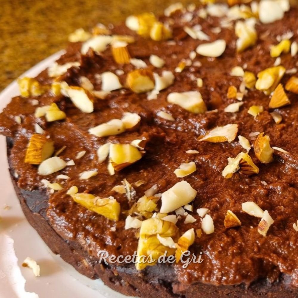 torta de chocolate y frutos secos vegana